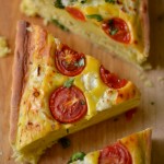 Torta salata con formaggio di capra, pomodori e basilico per Re-cake 2.0