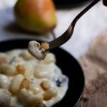 Gnocchi di patate con fonduta di gorgonzola e pere alla senape