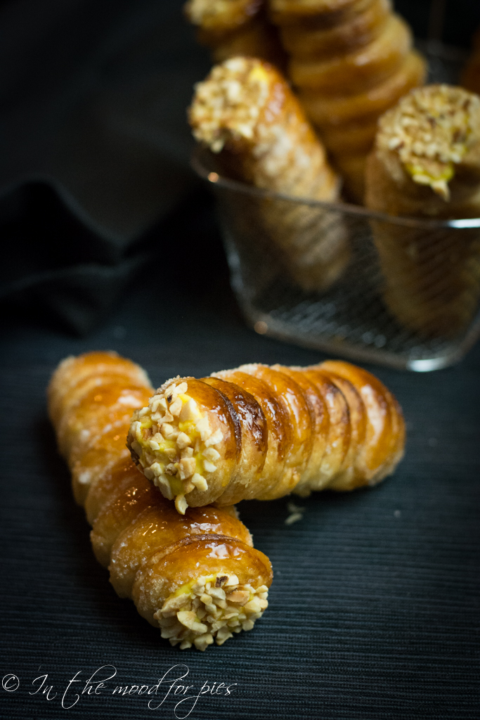 Biscotti Di Natale Montersino.Cannoli Di Pasta Sfoglia Alla Crema Pasticcera In The Mood For Pies