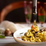 Tagliolini funghi e speck